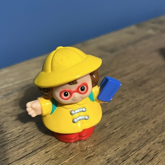 Fisher-Price Little People Blue and Red Action Figures Playset - Picture 4 of 11